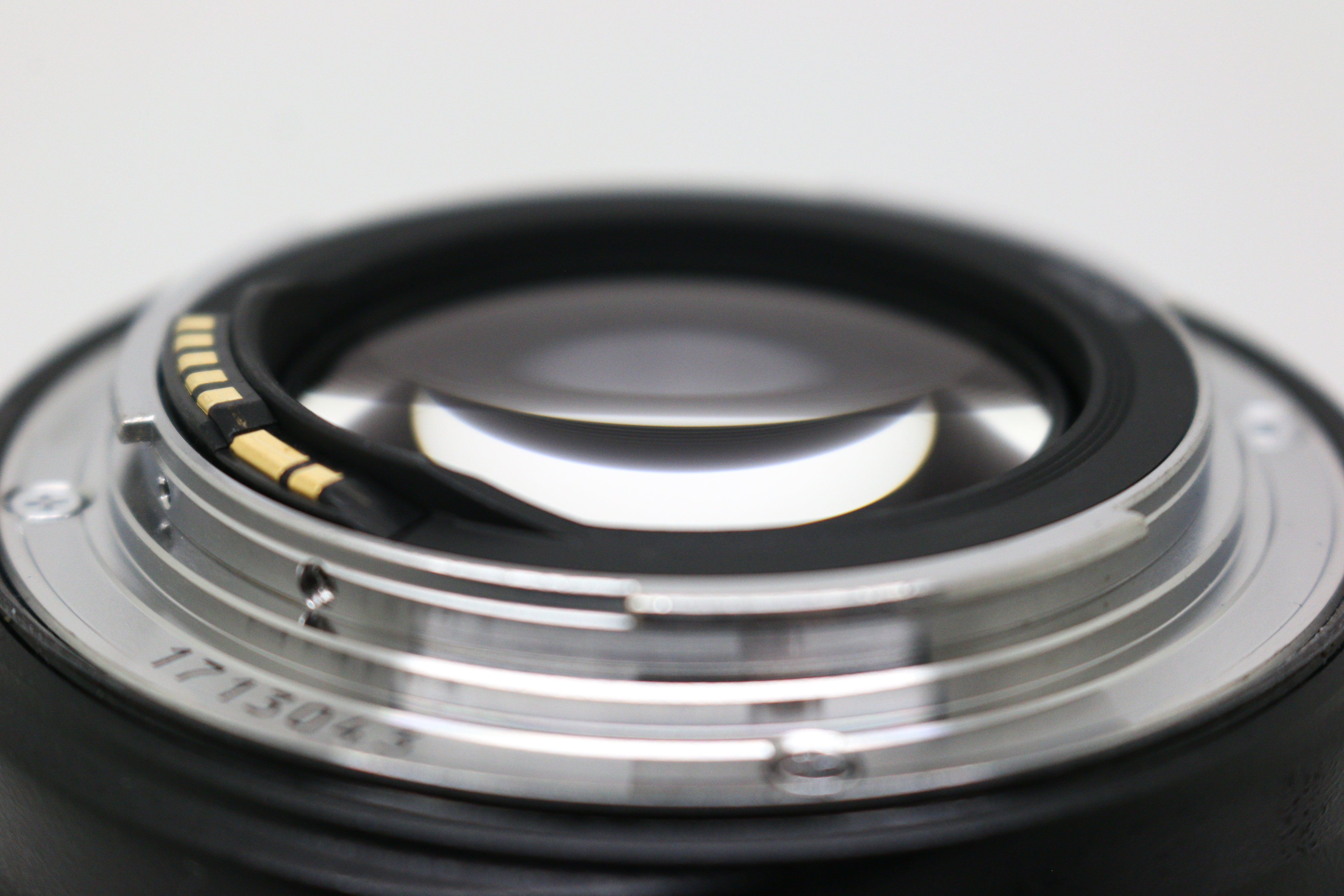Canon EF 24-70mm f/2.8 USM 'L' Lens w/ EW-83F Hood
