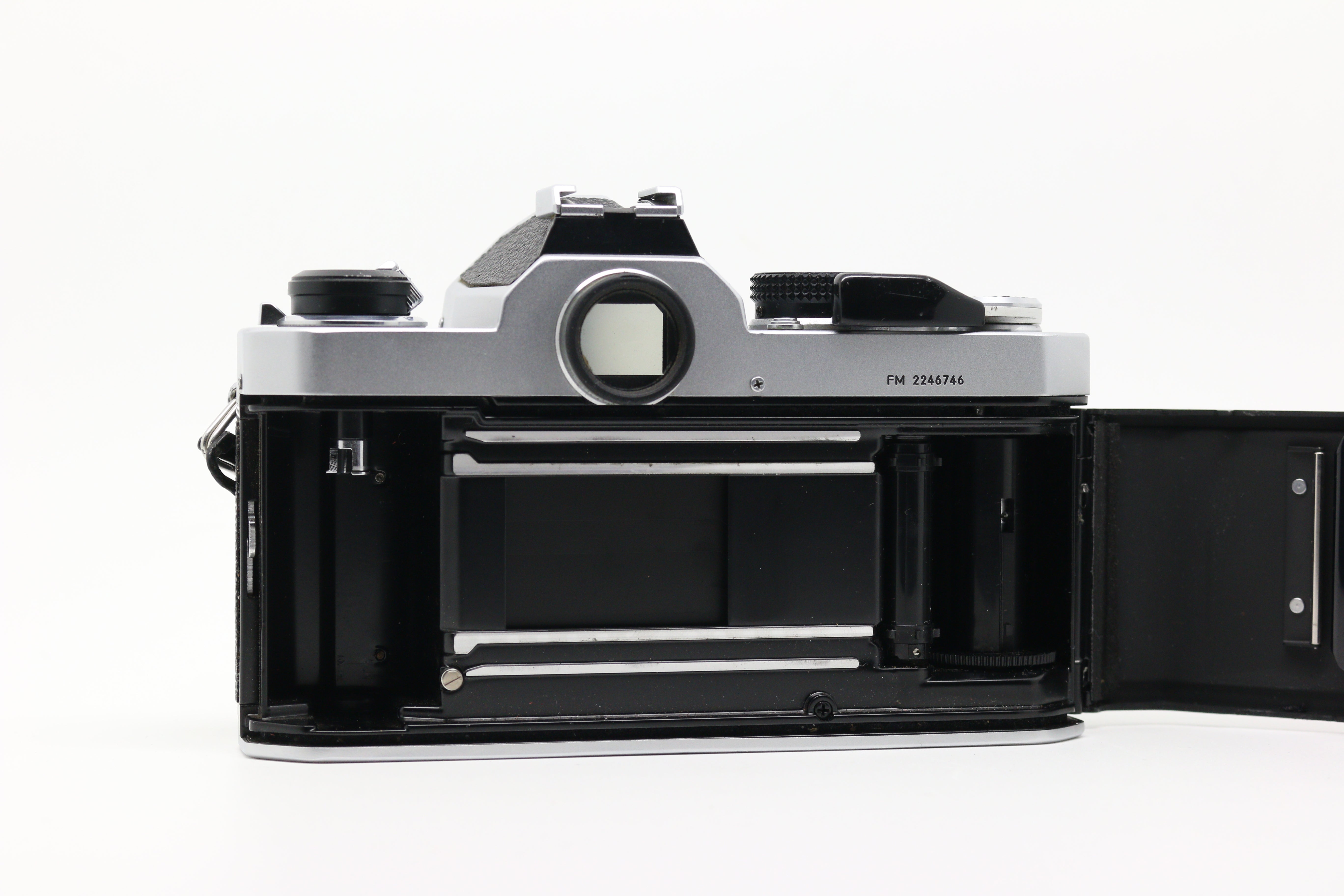 Nikon FM w/ Nikkor 50mm AIS 1.8 Lens