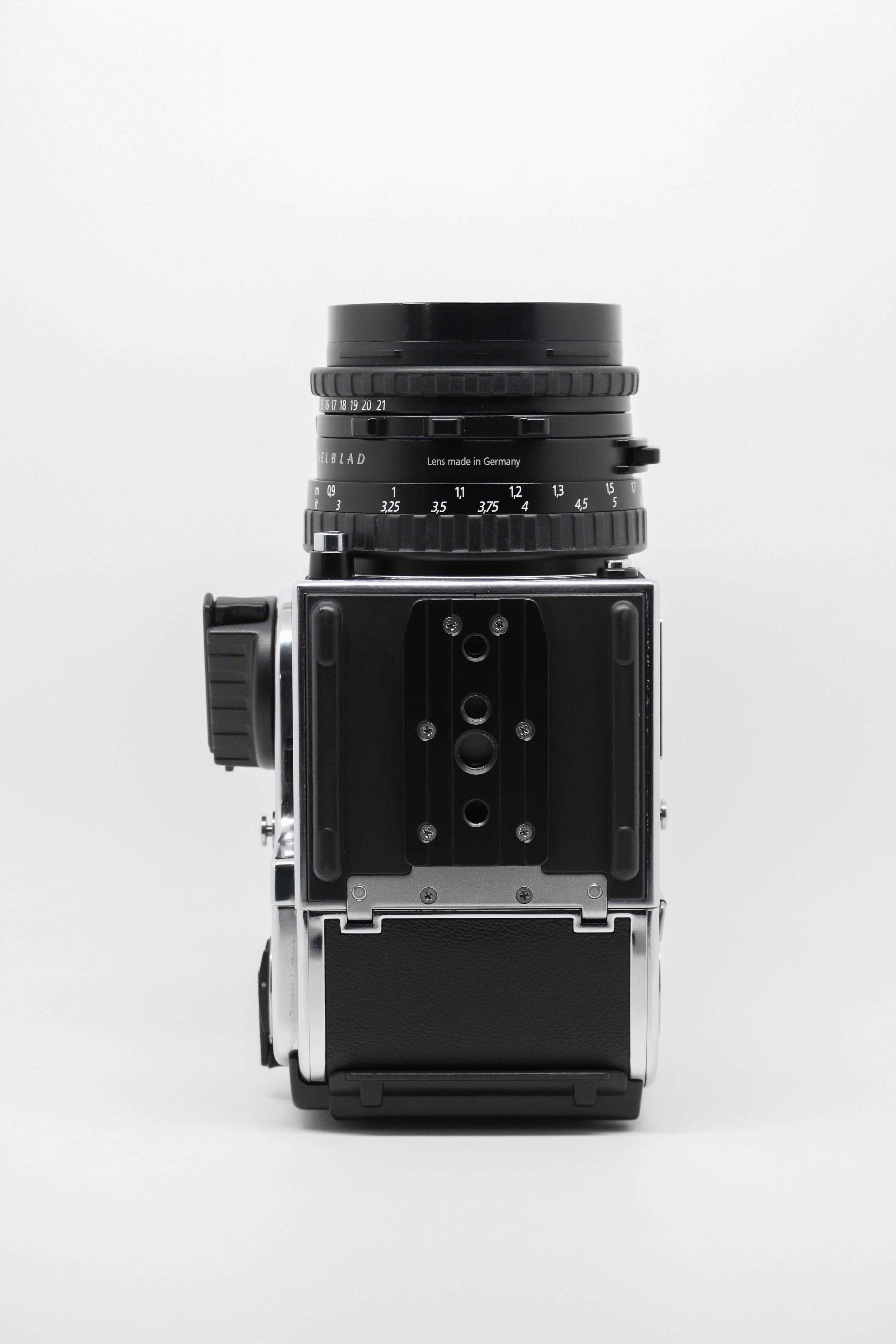 Hasselblad 501CM w/ Carl Zeiss Planar 80mm f/2.8 Lens